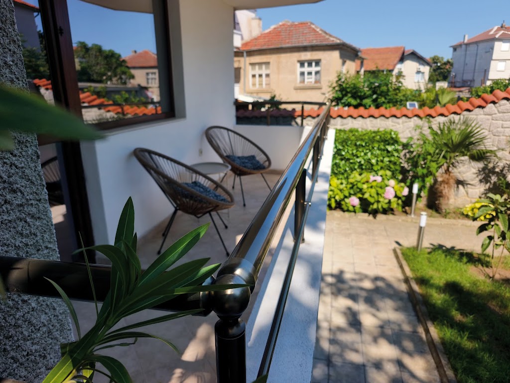 Yanevi Apartments