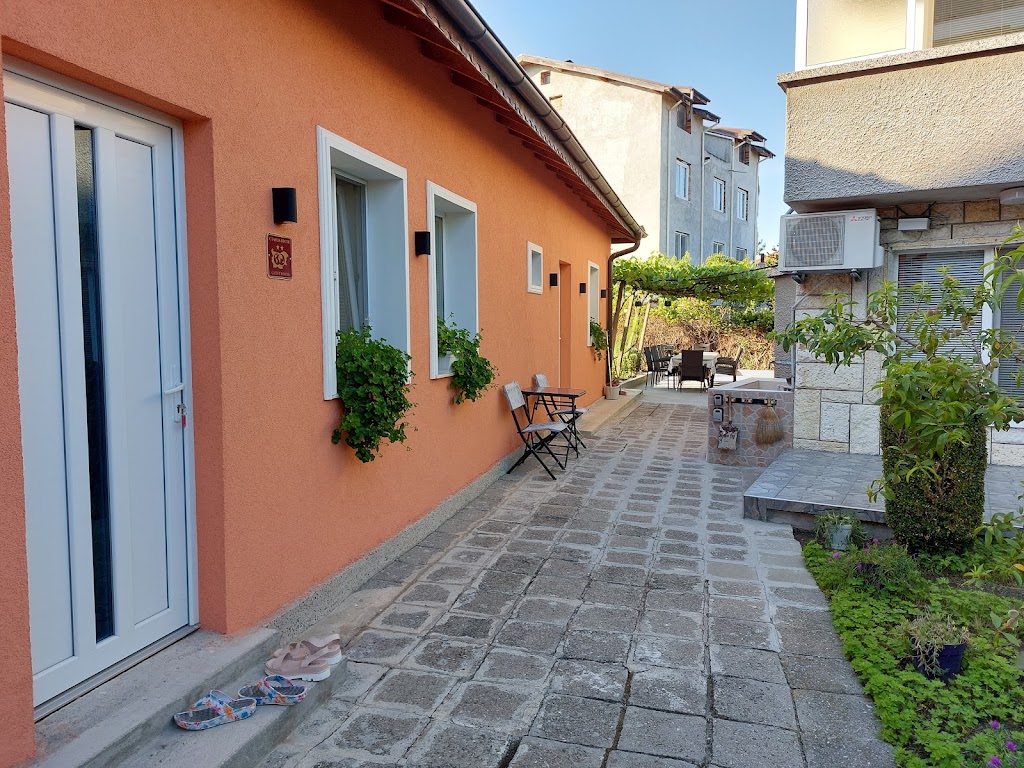 Apartments Komitovi