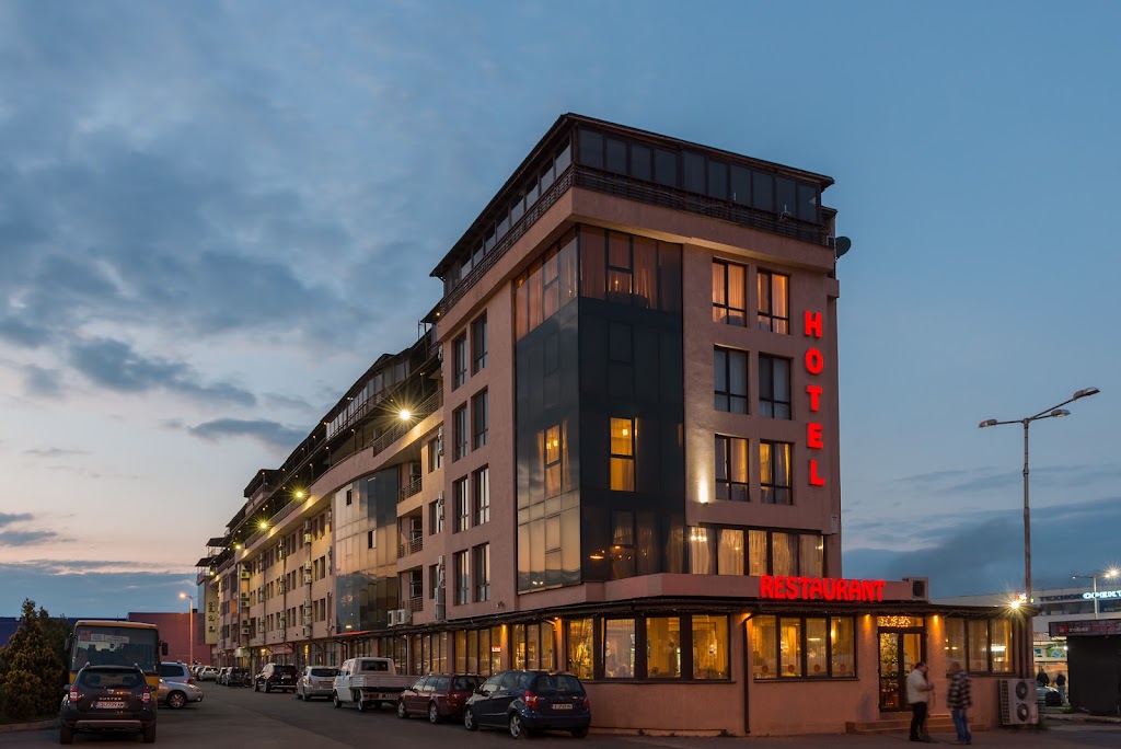 Avenue Deluxe